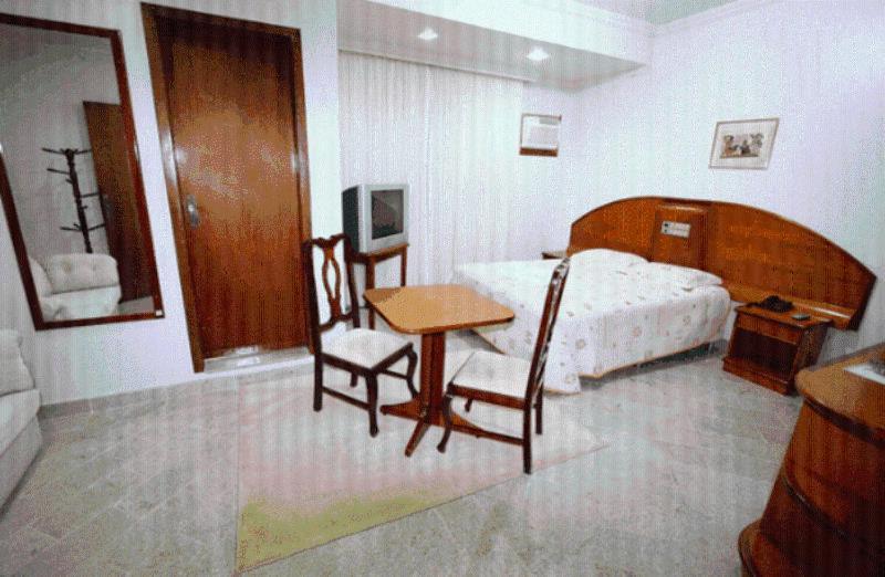 Cristal Executive Hotel Франсиску-Белтран Номер фото